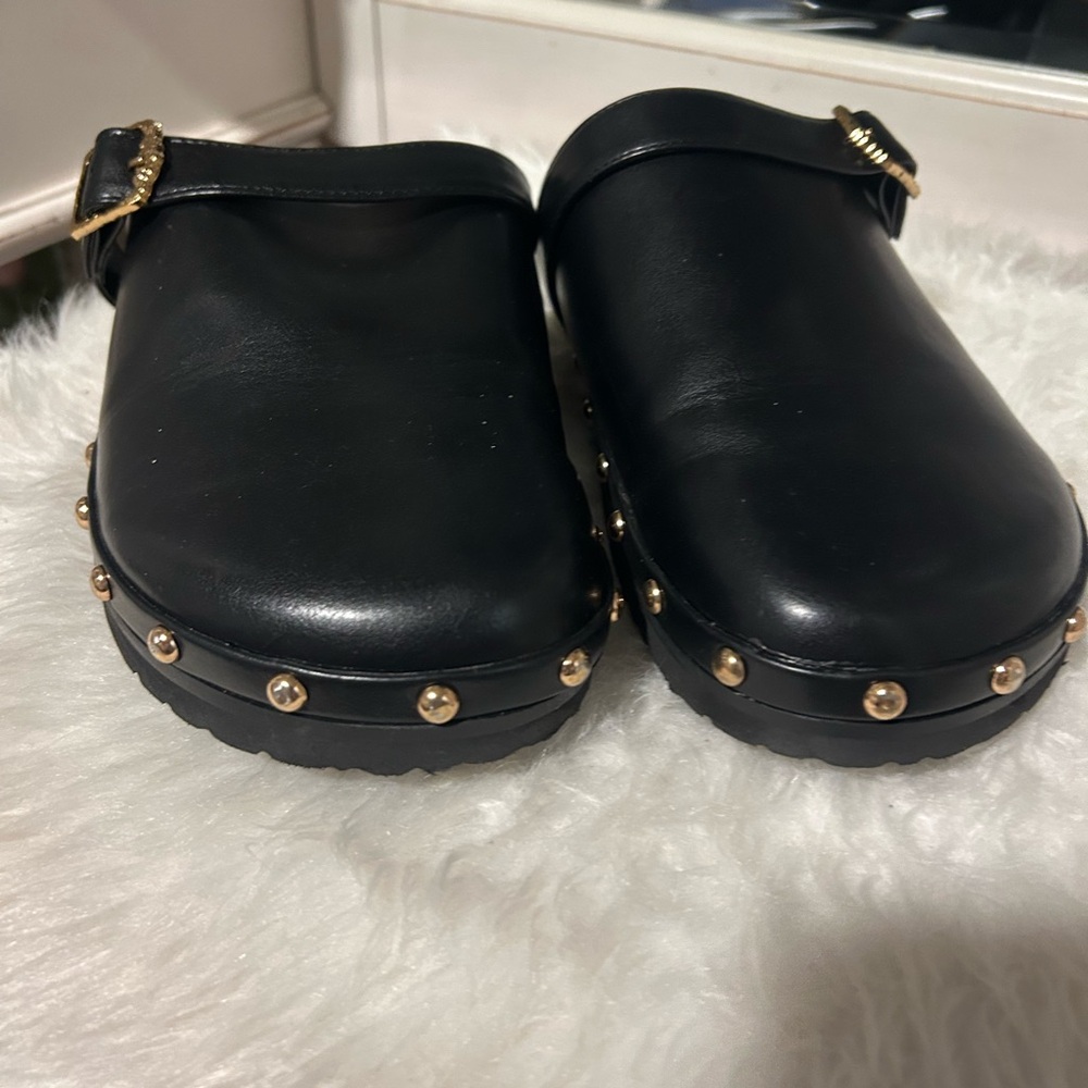 Women’s buckle leather clogs size 9